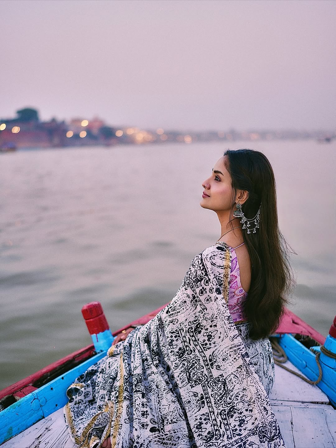 Marathi actress Disha Pardeshi varanasi photoshoot 