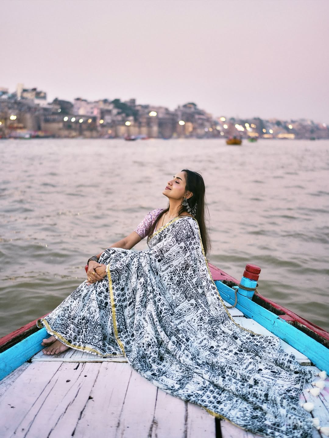 Marathi actress Disha Pardeshi varanasi photoshoot 