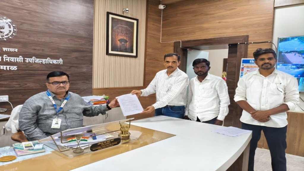 Adv Asim Sarode License Suspension Controversy Yawatmal Activists Protest ShivSena Case Demand Reinstatement Adv Asim Sarode License Suspension Controversy Yawatmal Activists Protest ShivSena Case Demand Reinstatement