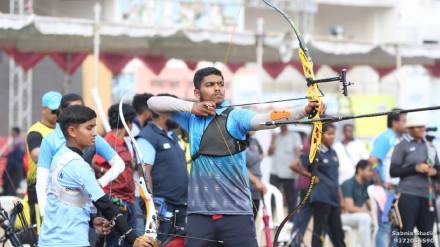 Arjun Sonawane national level archer Nashik died at Kota railway station rajasthan Arjun Sonawane national level archer Nashik died at Kota railway station rajasthan