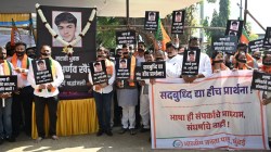 ठाकरे बंधूना सद्बुद्धी द्या… शिवसेनाप्रमुखांच्या स्मृतीस्थळाजवळ भाजपचे आंदोलन, ठाकरे बंधूंच्या कार्यकर्त्यांचेही प्रत्युत्तर