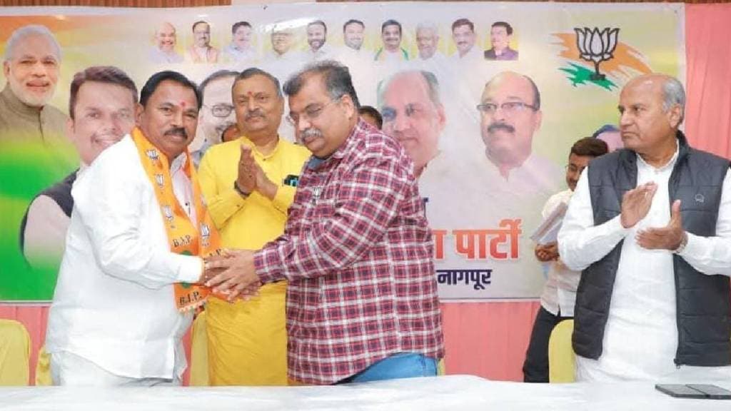 बळीराम सिरस्कार : शिंदे गटातून उमेदवारी मिळवून पराभव, आता पुन्हा भाजपच्या तंबूत प्रवेश (छायाचित्र - लोकसत्ता टीम) बळीराम सिरस्कार : शिंदे गटातून उमेदवारी मिळवून पराभव, आता पुन्हा भाजपच्या तंबूत प्रवेश (छायाचित्र - लोकसत्ता टीम)