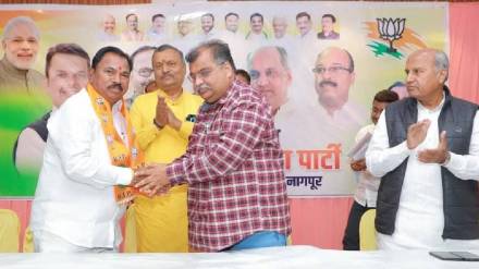 बळीराम सिरस्कार : शिंदे गटातून उमेदवारी मिळवून पराभव, आता पुन्हा भाजपच्या तंबूत प्रवेश (छायाचित्र - लोकसत्ता टीम) बळीराम सिरस्कार : शिंदे गटातून उमेदवारी मिळवून पराभव, आता पुन्हा भाजपच्या तंबूत प्रवेश (छायाचित्र - लोकसत्ता टीम)