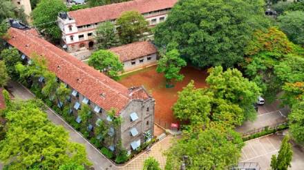 MNVS protest against the unsanitary conditions in the girls' hostel mess