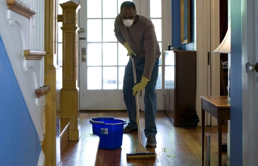 Acharya Chanakya giving life advice.