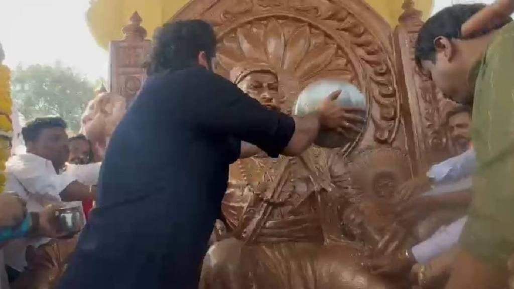 mns amit thackeray unveils Chhatrapati Shivaji Maharaj statue in Nerul mns amit thackeray unveils Chhatrapati Shivaji Maharaj statue in Nerul