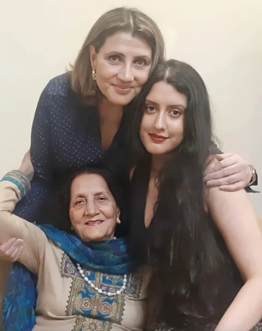 Dharmendra and prakash kaur daughters