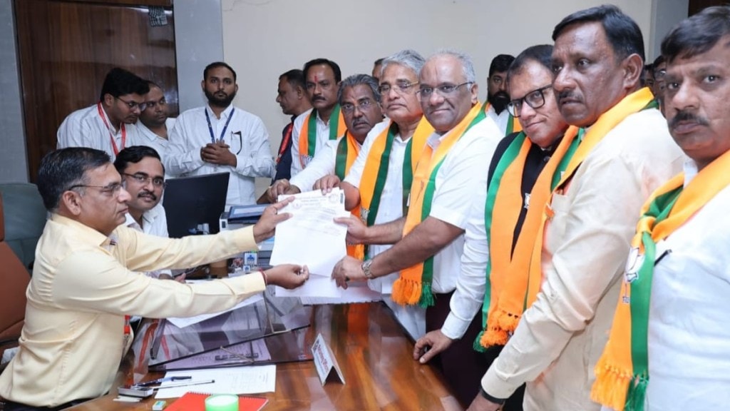 Dhule Shirpur Nagar Parishad Election Amrish Patel Family Nominate BJP Shinde Sena Mahayuti Trouble Dhule Shirpur Nagar Parishad Election Amrish Patel Family Nominate BJP Shinde Sena Mahayuti Trouble