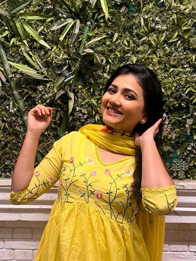 Dnyanada Ramtirthkar Yellow Dress Look