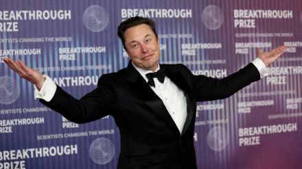 Elon Musk richest employee in the world Elon Musk richest employee in the world