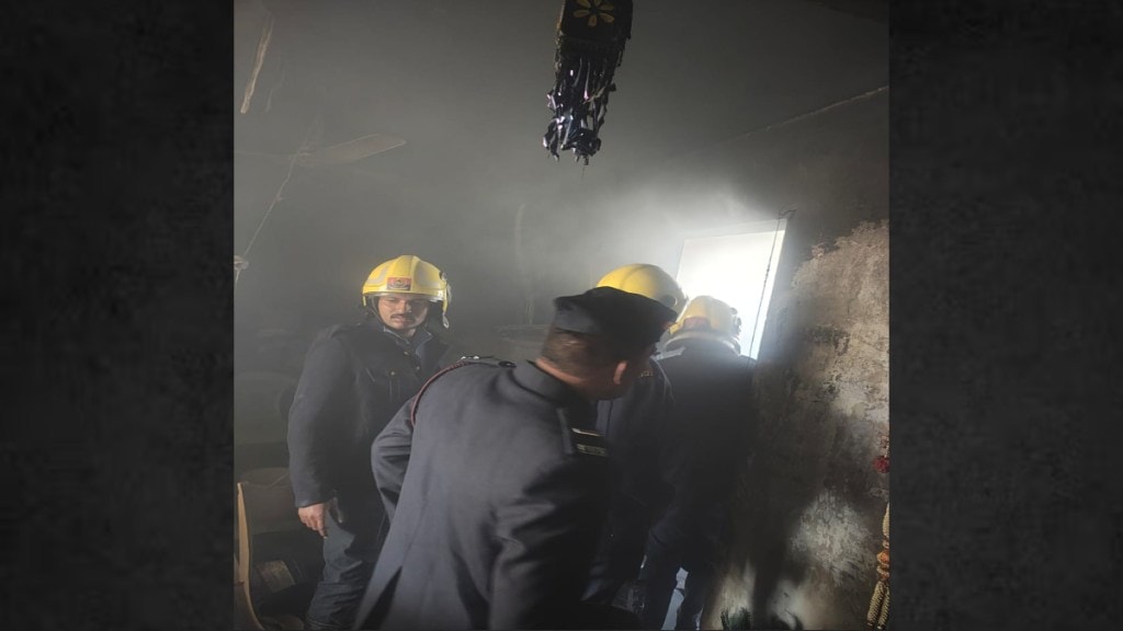 Gas Leak Fire Senior Citizen Injured Dhanakwadi Fire Brigade Pune Gas Leak Fire Senior Citizen Injured Dhanakwadi Fire Brigade Pune