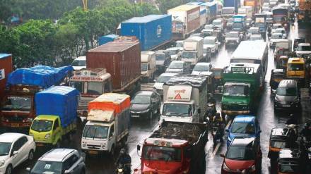 Traffic Jam: अखेर ठाणे, घोडबंदर मार्गावरील वाहतूक कोंडीचा प्रश्न निकालात निघणार? अवजड वाहतुकीसाठी आता स्वतंत्र… - Marathi News | Traffic Police Plan Yellow Lane ...