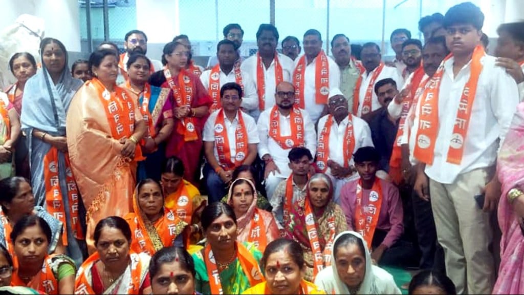 Jalgaon Municipal Poll ShivSena Mass Entry Thackeray Pawar Leaders Join Shinde Gulabrao Patil Strategy