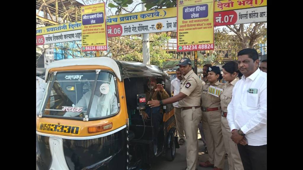 RTO officials and office bearers of the rickshaw association inaugurating metered rickshaw service in Kalyan West