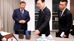 Video: शी जिनपिंग यांनी भेट दिले शाओमी स्मार्टफोन्स, दक्षिण कोरियाचे अध्यक्ष म्हणाले, ‘यात हेरगिरी करणारे सॉफ्टवेअर तर नाहीत ना?’