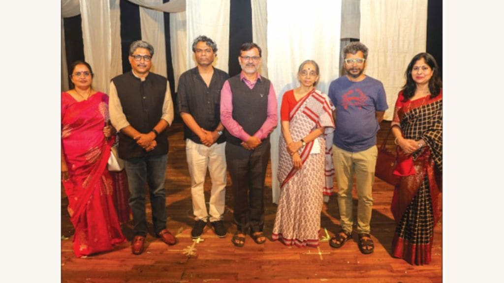 loksatta abhijat litfest cultural literary festival girish kulkarni letter reading performance loksatta abhijat litfest cultural literary festival girish kulkarni letter reading performance