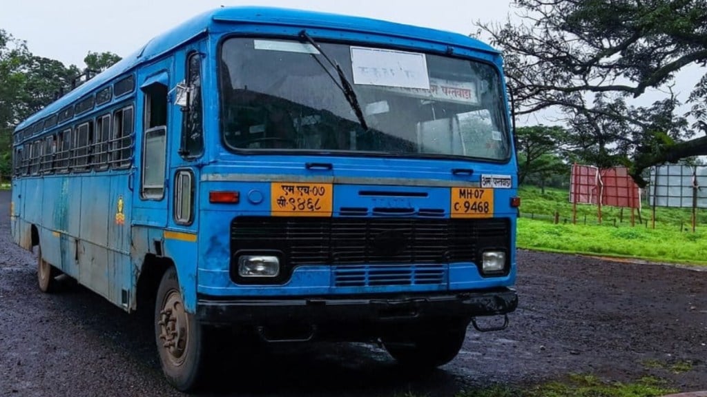 MSRTC ST BUS Amravati Paratwada Depot Manager Wankhede Suspended Alcohol Drunk Negligence MSRTC ST BUS Amravati Paratwada Depot Manager Wankhede Suspended Alcohol Drunk Negligence