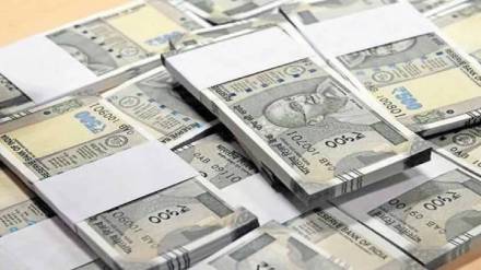 Madhya-Pradesh-caught-with-Rs-2-lakh Madhya-Pradesh-caught-with-Rs-2-lakh