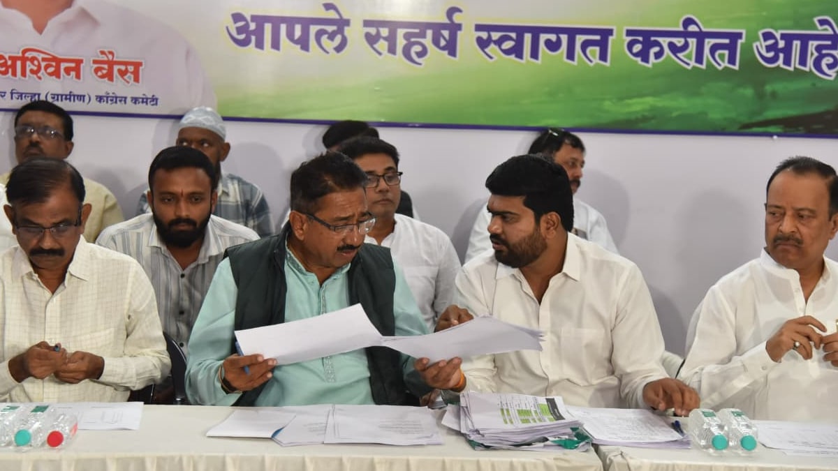 Maharashtra Nagpur Congress Infighting Kedar Absence District Meeting Boycott Sapkal Directs