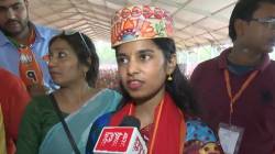 VIDEO : ब्लू प्रिंटच्या प्रश्नावर भाजपा उमेदवार मैथिली ठाकूर म्हणाली, “कॅमेऱ्यासमोर कसं सांगू?” समाजमाध्यमांवर ट्रोल