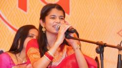 Maithili Thakur : “बधैया बाजे आँगने में…”; बिहारमध्ये NDA ने मोठी आघाडी मिळवल्यानंतर मैथिली ठाकूरने गायलं गीत