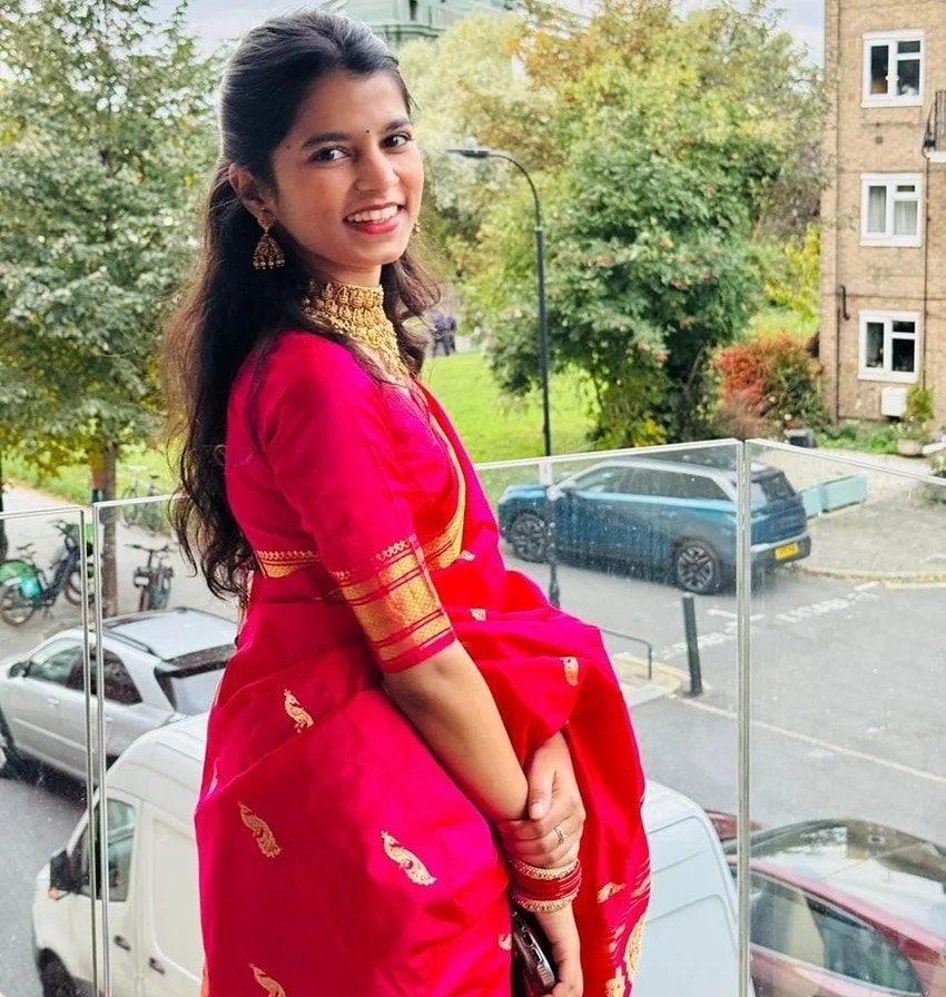 Maithili thakur income 