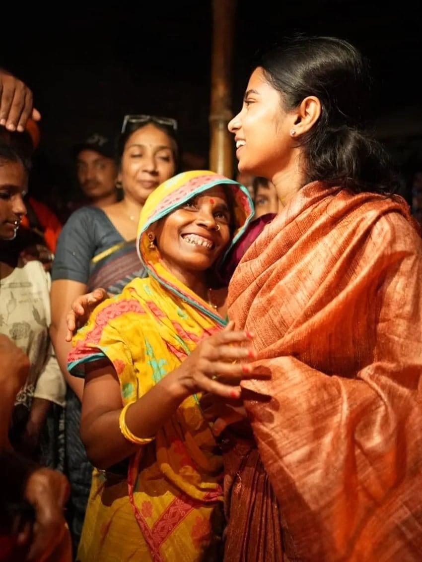 Maithili thakur income 