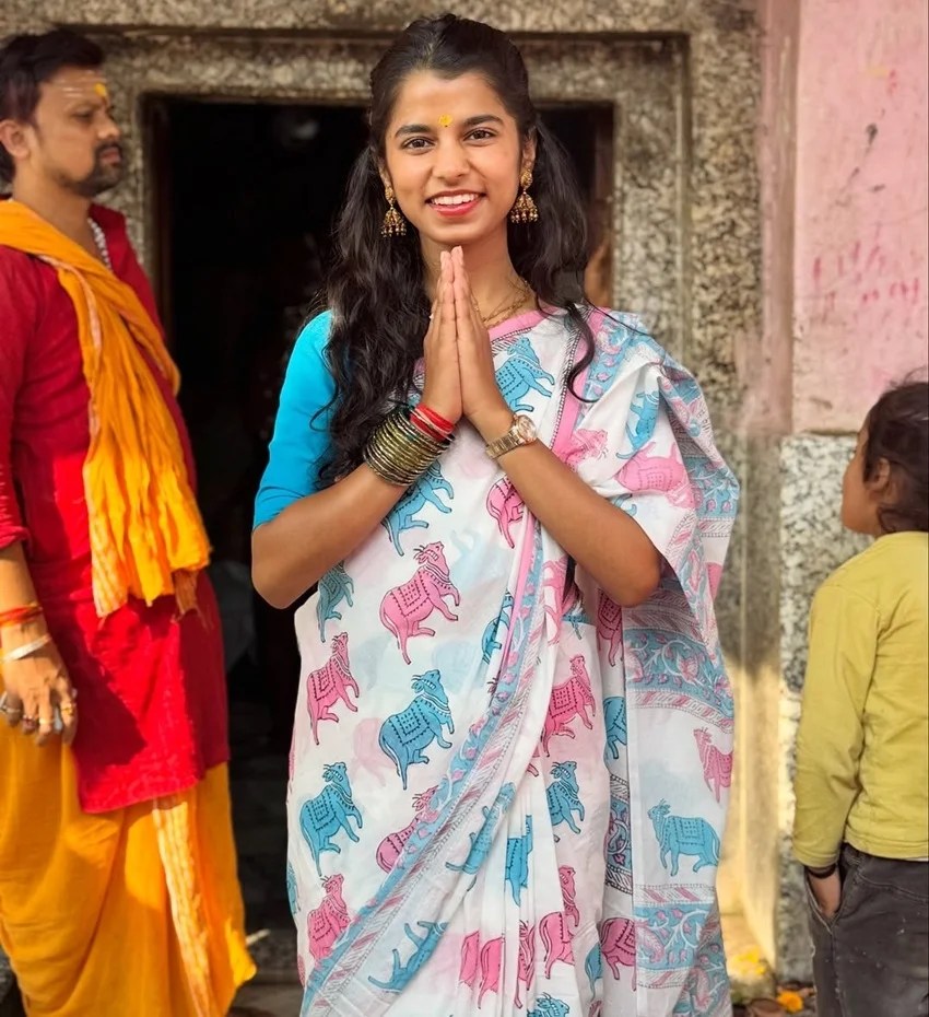 Maithili thakur income 