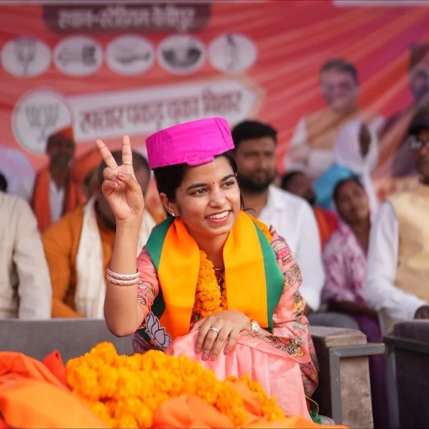 Maithili thakur income 