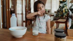 Milk & Yogurt : दूध की दही? लहान मुलांसाठी जास्त फायदेशीर काय? जाणून घ्या!