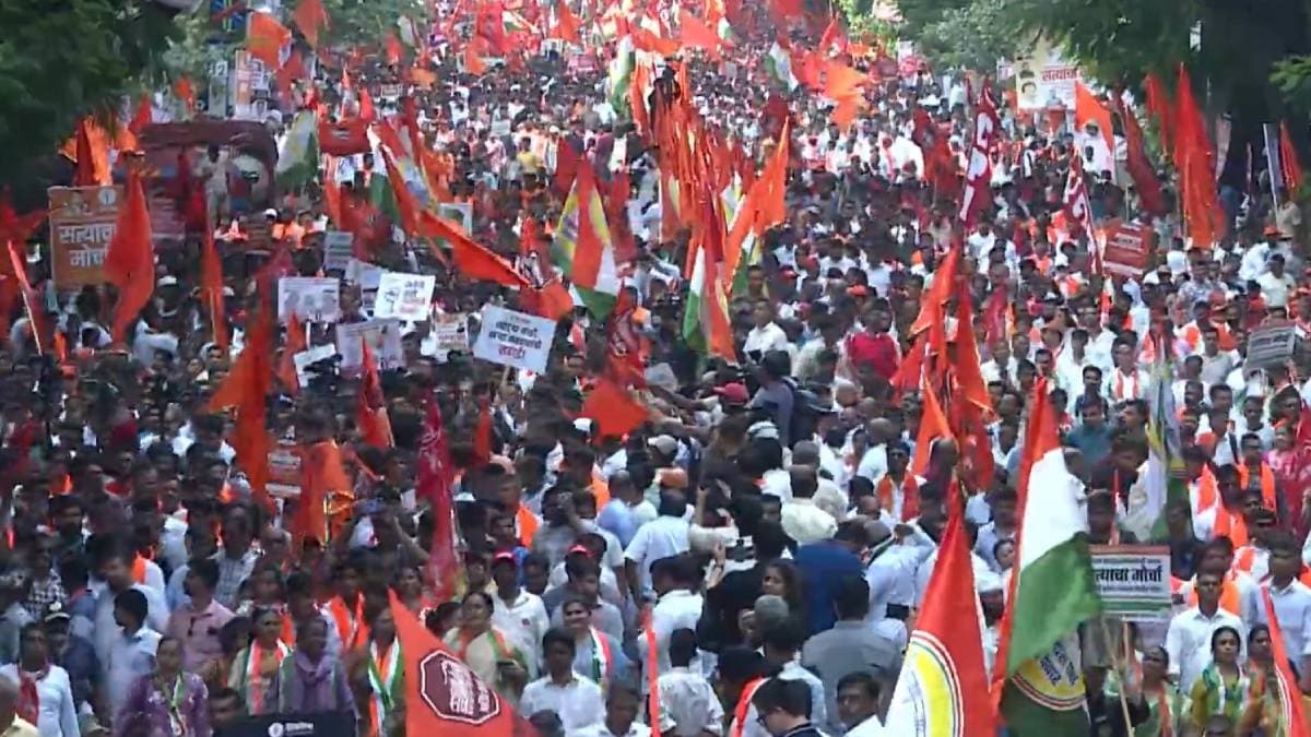 विरार शहरात शिवसेनेचा सत्याचा मोर्चा विरार शहरात शिवसेनेचा सत्याचा मोर्चा