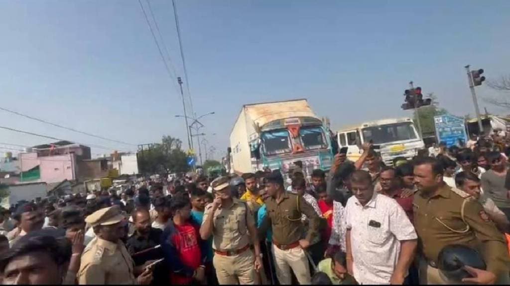 Angry citizens protest at Kanji House Chowk in Nagpur Angry citizens protest at Kanji House Chowk in Nagpur