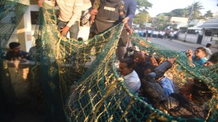 Nashik Leopard Rescue Girish Mahajan Interrupts Spot Forest team