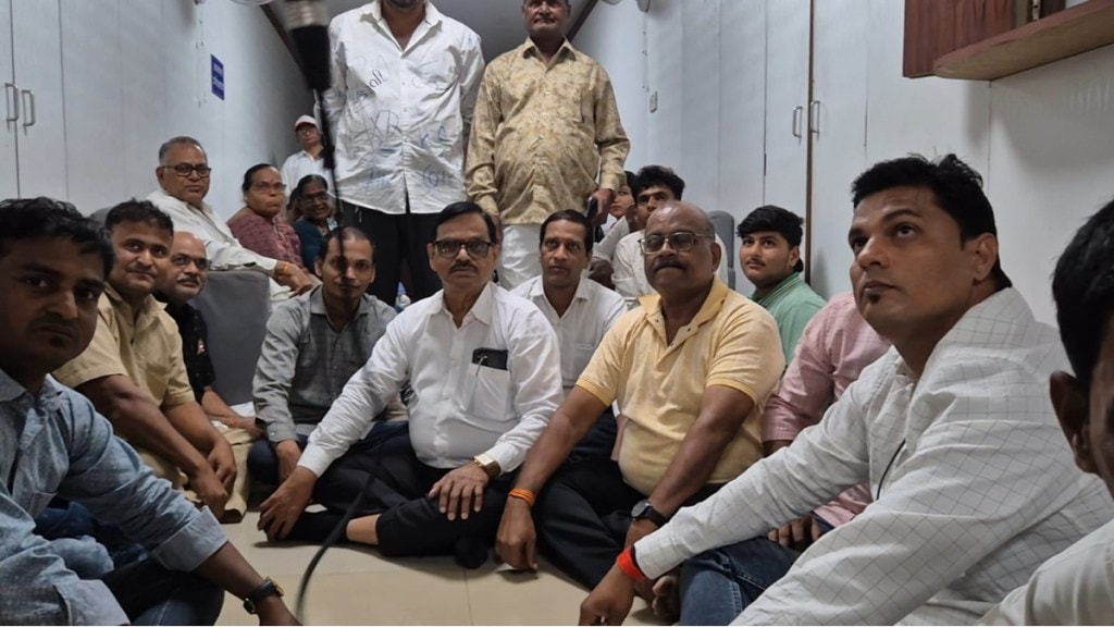 Navde Roadpali Villagers Storm CIDCO Land Dispute Farmers Protest 12 5 Percent Plot Navi Mumbai Compensation