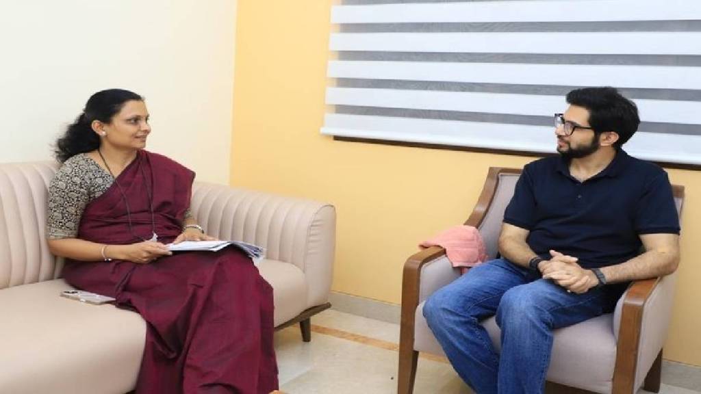 shiv sena spokesperson Jayashree shelke met youth leader MLA aditya thackeray