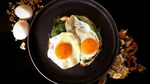 How many eggs per day is healthy: