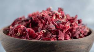 बदामाच्या तेलात ‘हे’ फूल आठवडाभर ठेवा: केसांवर झालेला परिणाम पाहून व्हाल थक्क