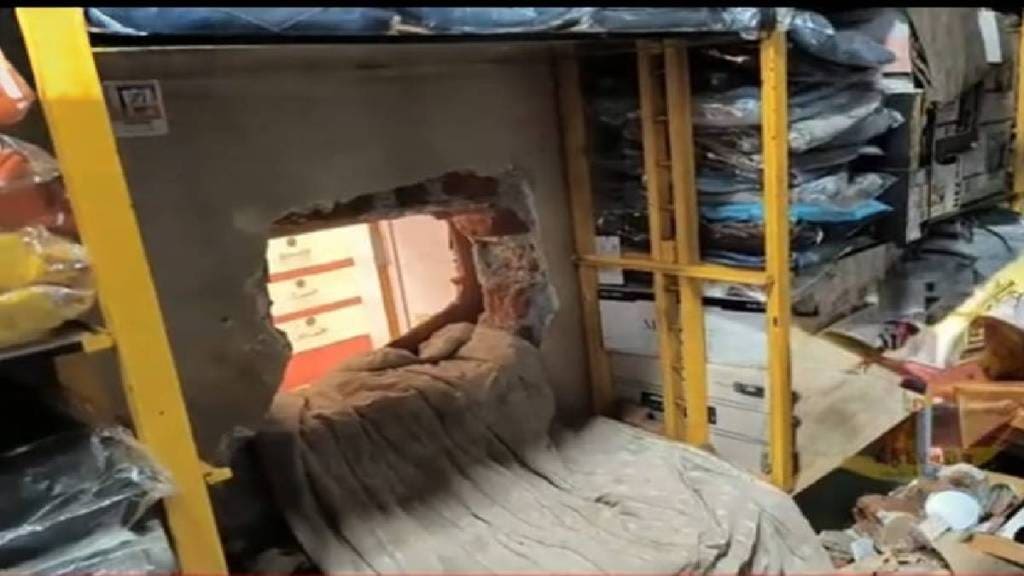 Thief tunneled into Palghar bullion shop looted gold ornaments worth lakhs