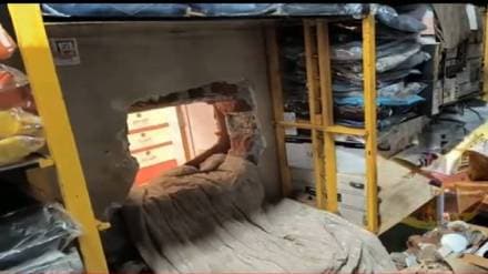 Thief tunneled into Palghar bullion shop looted gold ornaments worth lakhs