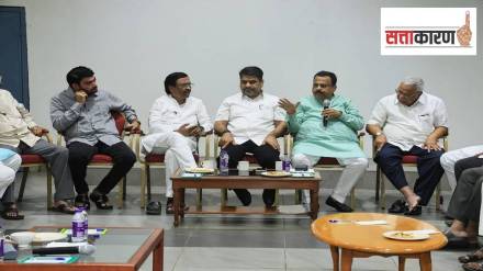 Kolhapur Municipal Election, Shivsena internal conflict, Ichalkaranji politics, Mahavikas Aghadi coalition, Shivsena Congress alliance, Kolhapur election, Maharashtra local elections, political disputes Kolhapur, Shivsena leadership issues, Kolhapur election candidates, कोल्हापूर महानगरपालिका निवडणूक, काँग्रेस शिवसेना उद्धव ठाकरे, कोल्हापूर बातम्या,