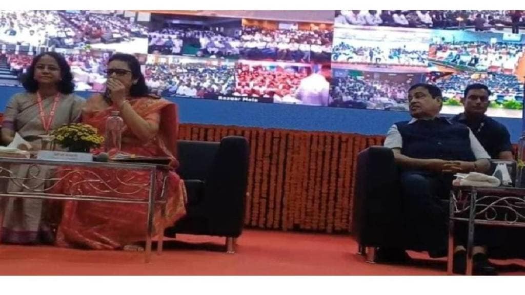 Two Indian Postal Service women officers argued publicly in front of Nitin Gadkari