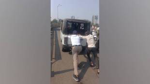 Tata Magic vehicle carrying school children caught fire on Virar flyover