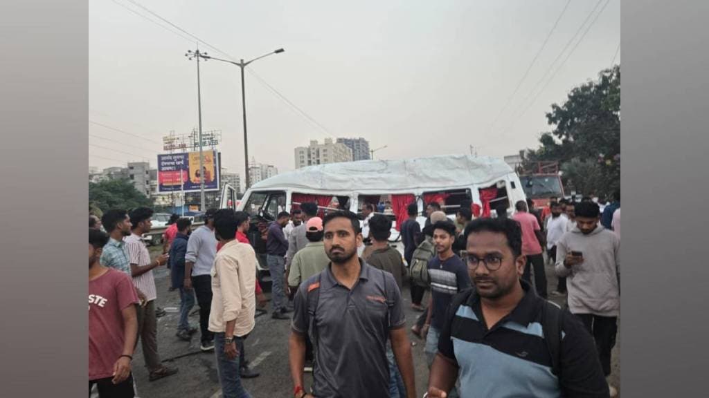 pune container from satara crashed near navle Bridge hit 10 to 12 vehicles fire killed seven people
