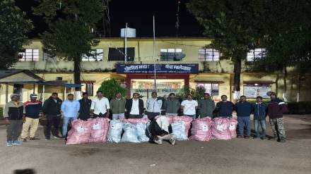 gadchiroli Police seized ganja worth rs 1 crore 5 lakh in biggest anti smuggling operation gadchiroli Police seized ganja worth rs 1 crore 5 lakh in biggest anti smuggling operation
