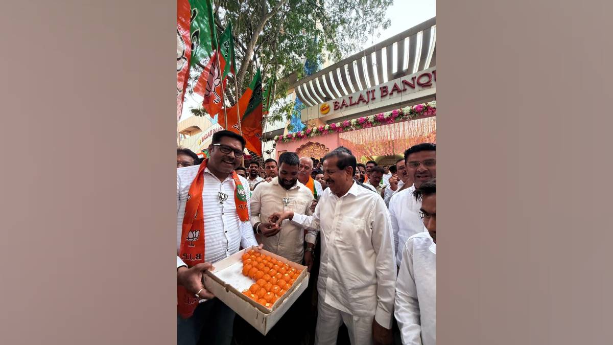 बिहार तो झाकी है, वसई विरार अभी बाकी है… भाजपच्या जल्लोषात महापालिका निवडणुकीचे रणशिंग बिहार तो झाकी है, वसई विरार अभी बाकी है… भाजपच्या जल्लोषात महापालिका निवडणुकीचे रणशिंग