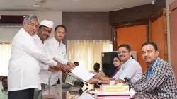 सांगलीत विश्वनाथ डांगे यांचे शक्तिप्रदर्शन करत अर्ज, ईश्वरपूर नगराध्यक्षपद निवडणूक