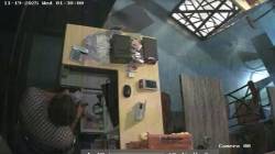 Video: पुण्यात बारमध्ये वीस हजारांची लूट; सीसीटीव्हीत चोरटे कैद