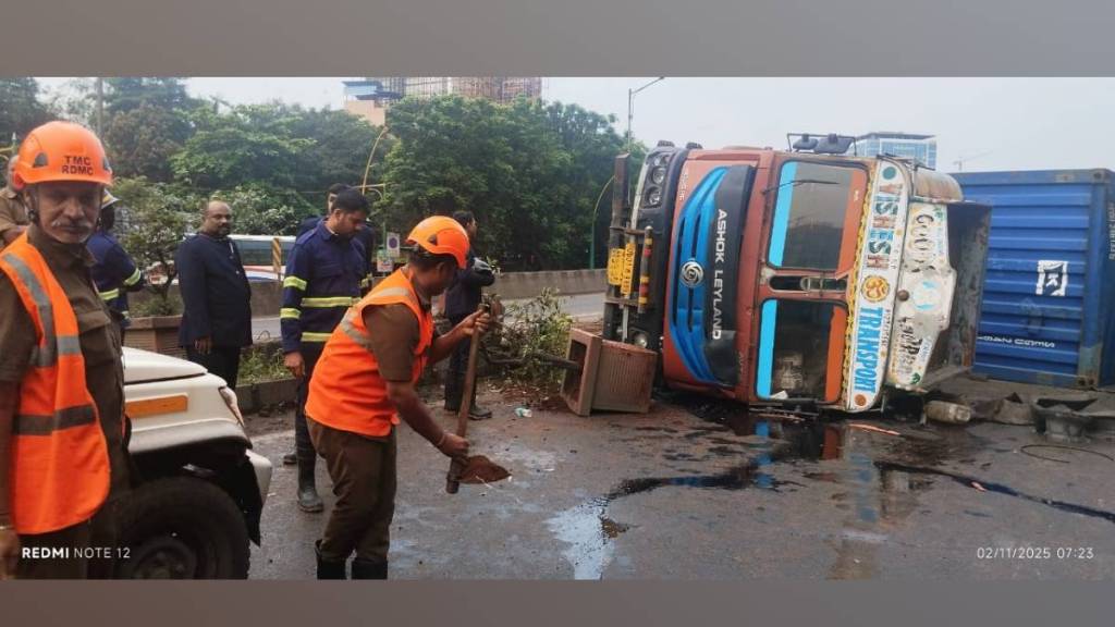 container accident near thane cadbury Junction flyover container accident near thane cadbury Junction flyover
