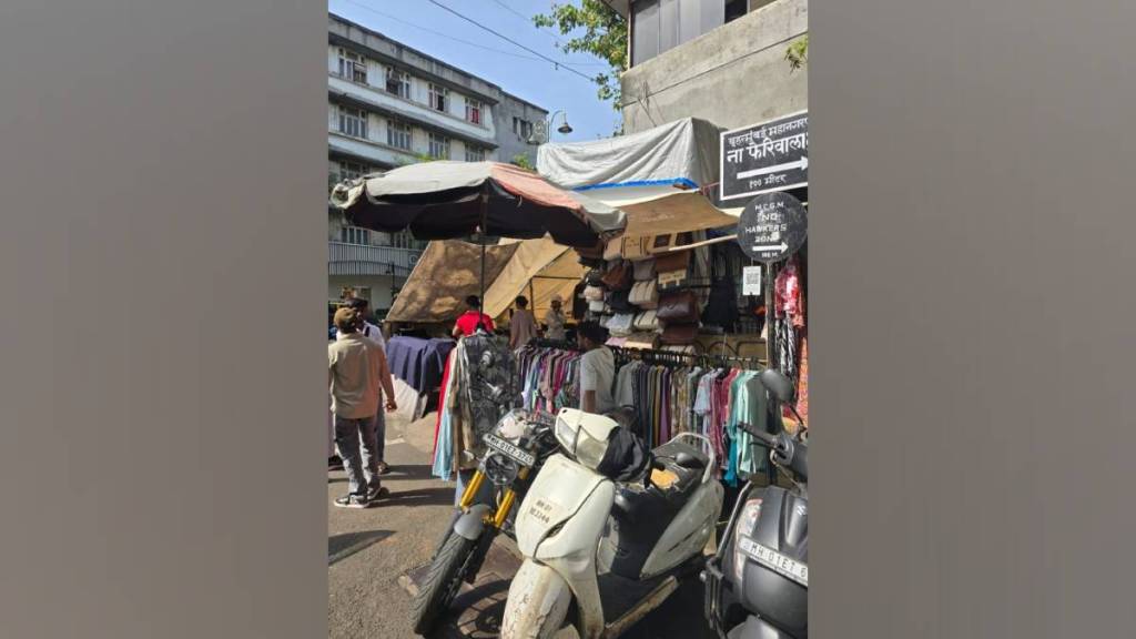 Colaba residents give BMC seven days to clear hawkers or residents will protest