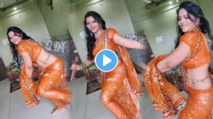 Women dance on kolhapuri halgi song